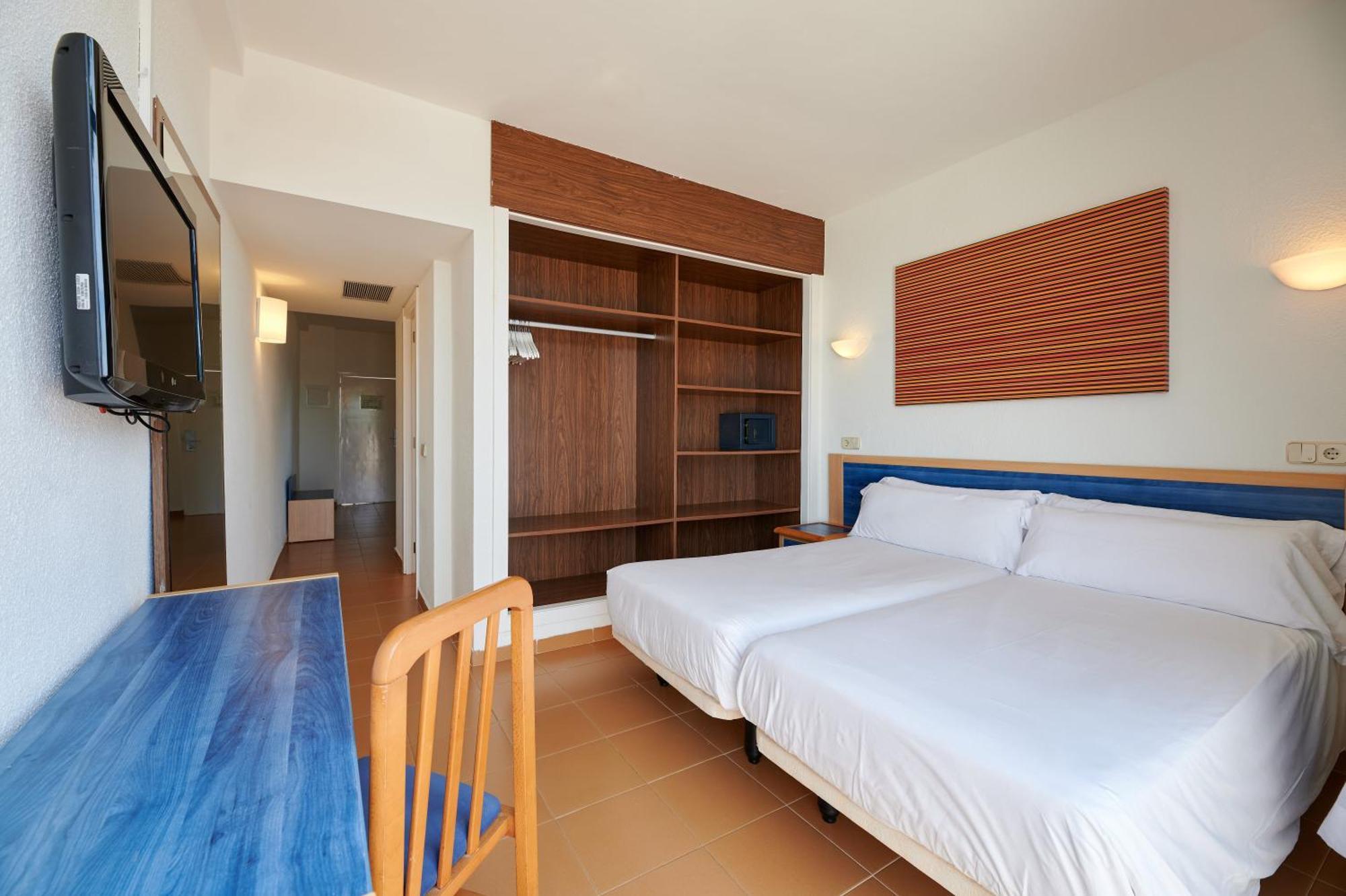 Aluasun Cala Antena Resort 3*